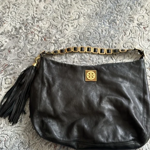 Tory Burch Hobo Bag with detachable mirror and charm. NEVER USED!!!!! 🔥🔥♥️♥️♥️